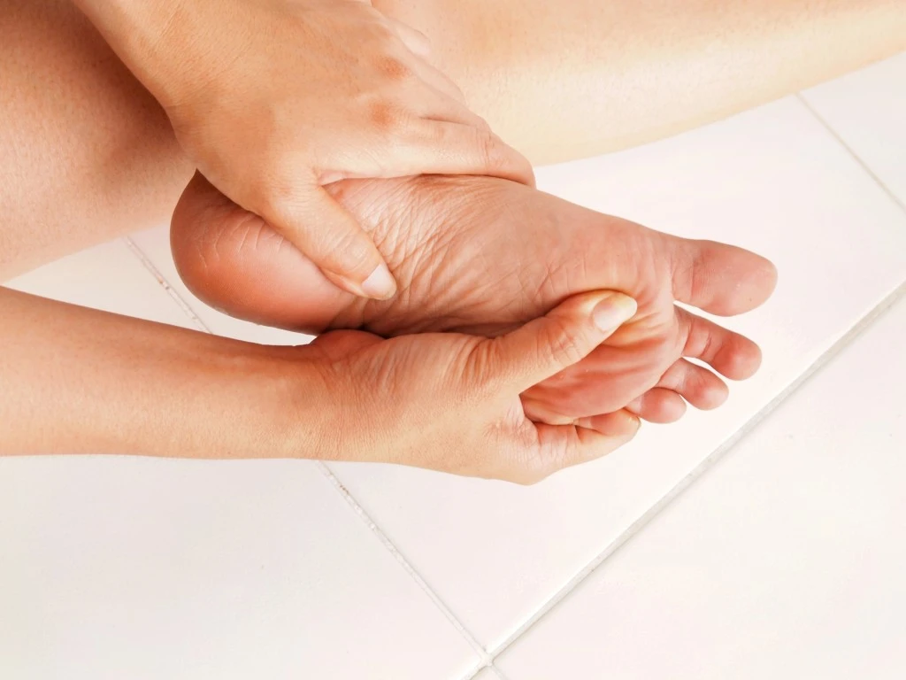 Tingling And Numbness In Your Hands And Feet? Here'S Why tingling and numbness in the feet and hands